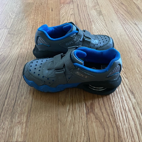 Skecherse Boys Shoes - Picture 2 of 8